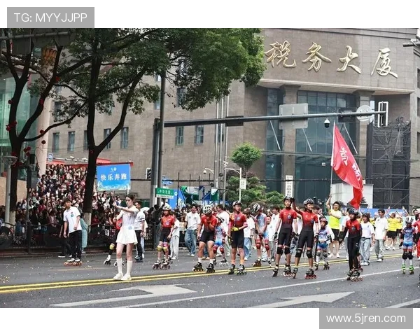 城市马拉松赛事回顾杭州滑板队展现出色团队协作精神 城市马拉松赛事回顾杭州滑板队展现出色团队协作精神