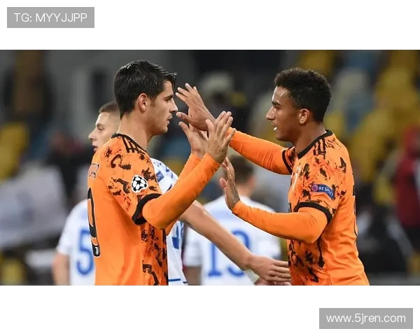 巴萨与尤文图斯对决官方海报发布引发球迷热议