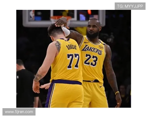 湖人对阵火箭精彩瞬间高清图片回顾与分析